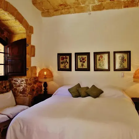 Mandy - An Authentic 400 Year Old Gozo Holiday home *