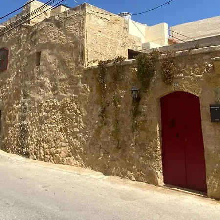 Mandy - An Authentic 400 Year Old Gozo Holiday home *