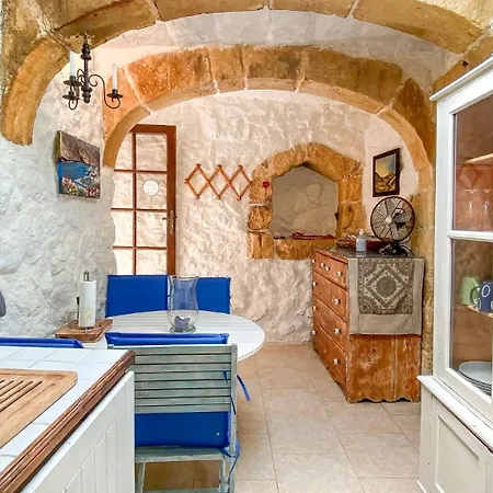 Mandy - An Authentic 400 Year Old Gozo Ferienhaus *