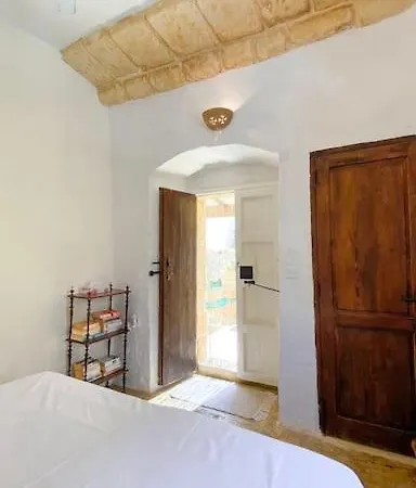 Mandy - An Authentic 400 Year Old Gozo Ferienhaus *