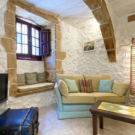 Mandy - An Authentic 400 Year Old Gozo Ferienhaus